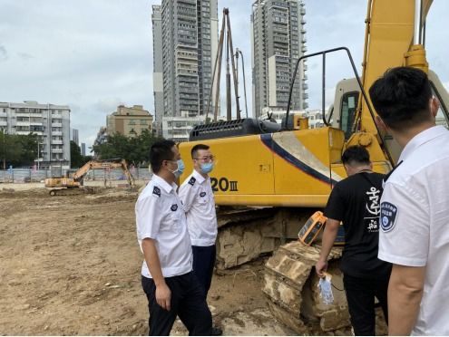西鄉在全市首創黃綠標簽制度，非道路移動機械設備進入身份管理新局面